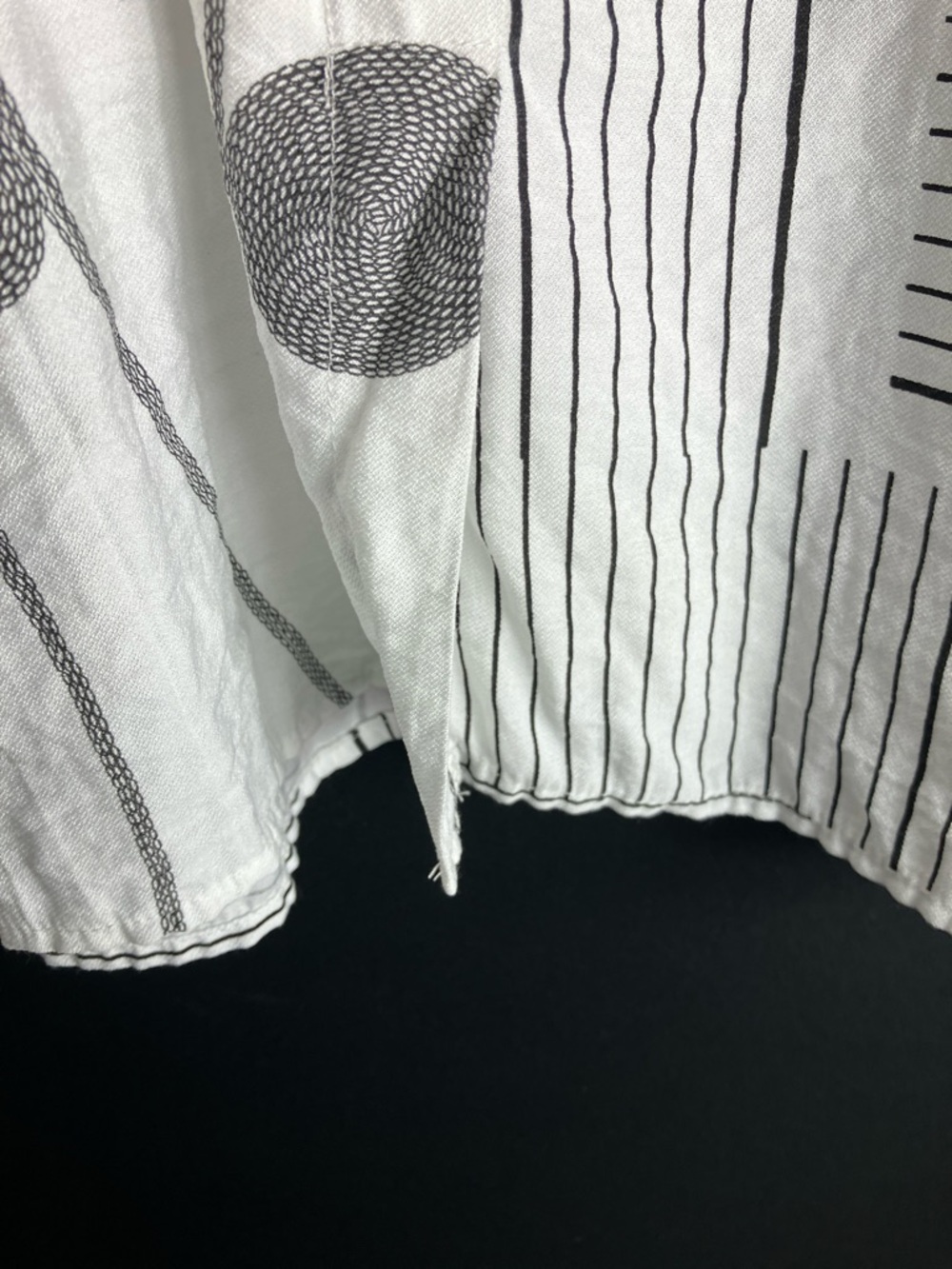 NorthStyle White Tunic with Black Abstract Linear and Dot Print - Picture 11 of 11